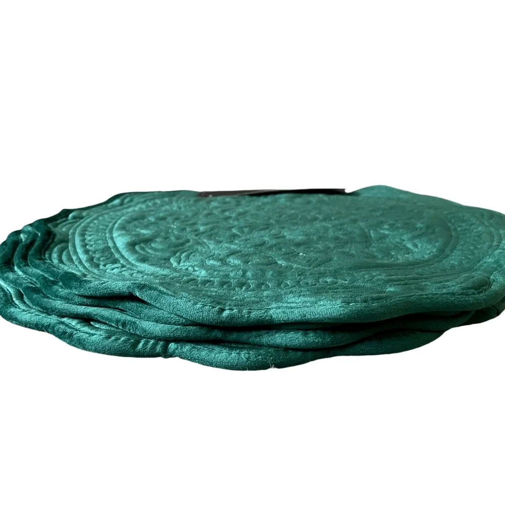 Tahari Medallion Christmas Green Velvet Velour Placemat Set Round 16